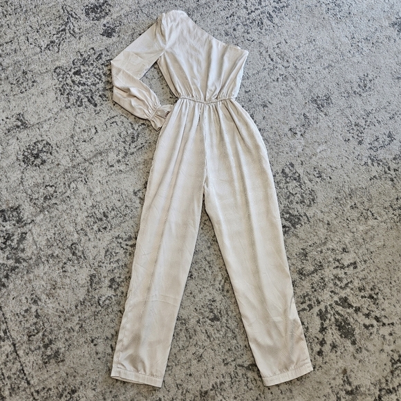 Love, Whit by Whitney Port ivory patterned single sleeve jumpsuit - Picture 7 of 12
